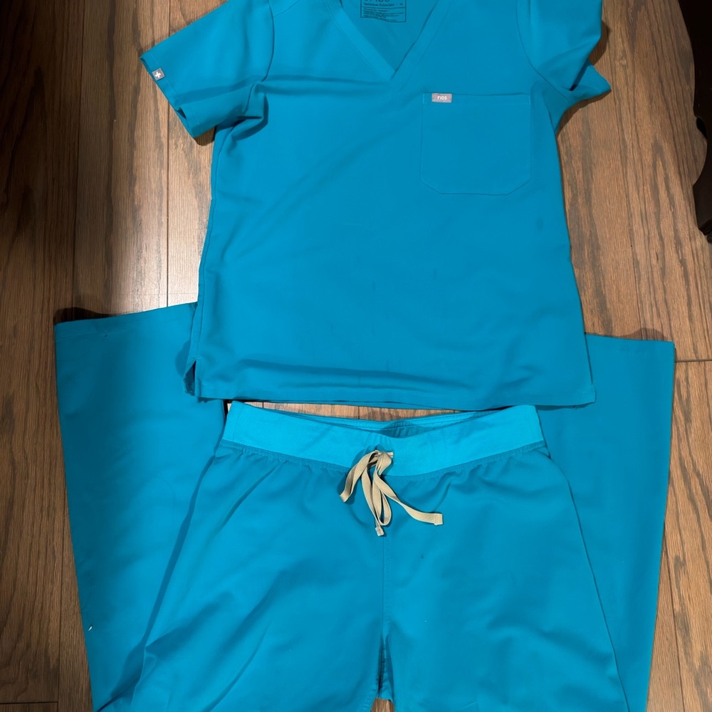 Teal Figs Scrub Set